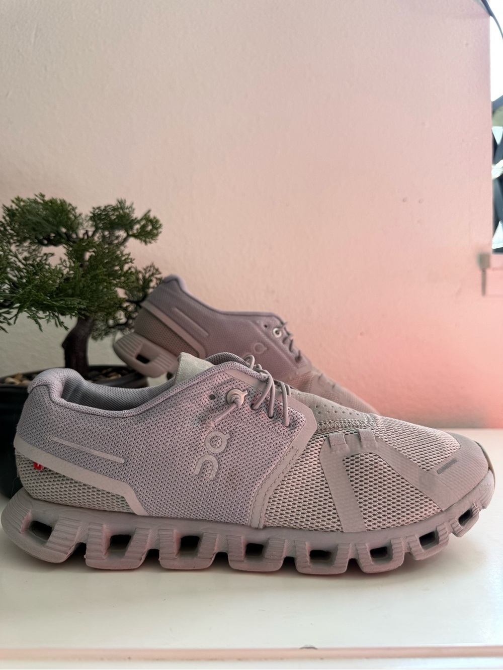 On cloud 5 Men size 7.5 Cloud Sneakers in Light Lilac